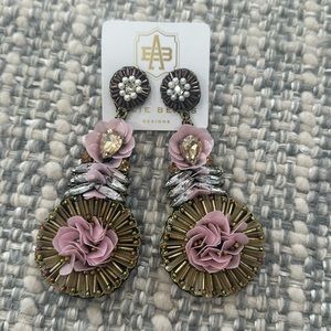 Brand NEW Allie beads. Blush pink/pearl/gold stud back earrings.
